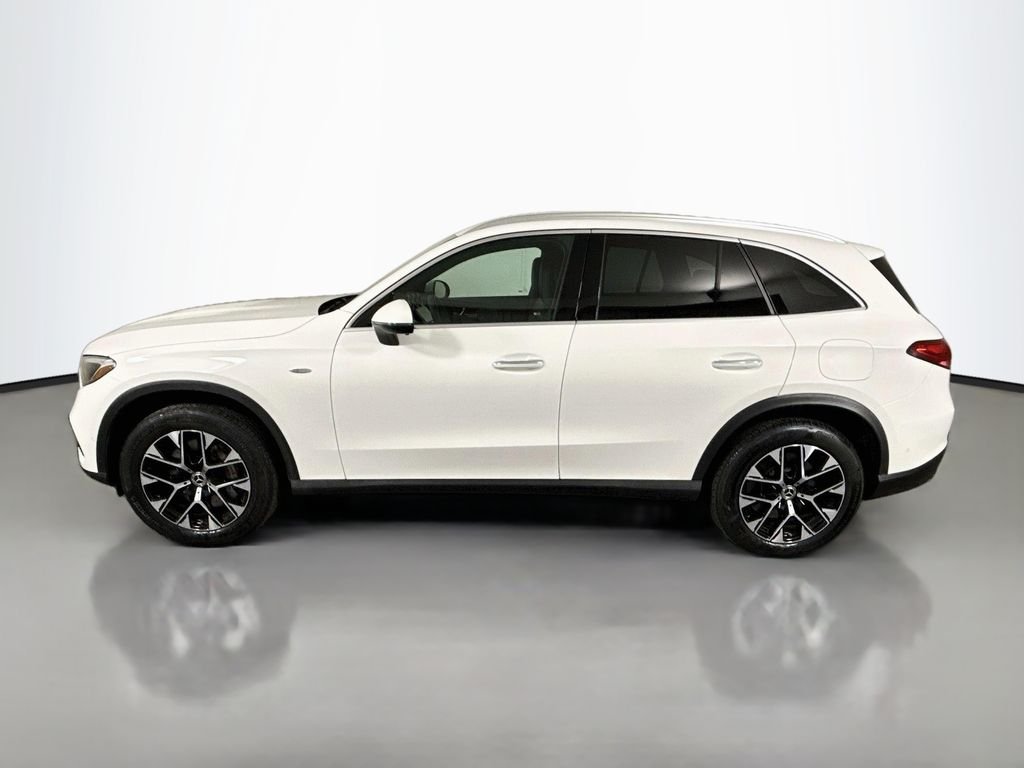 Used 2025 White Mercedes-Benz GLC 350e image 4