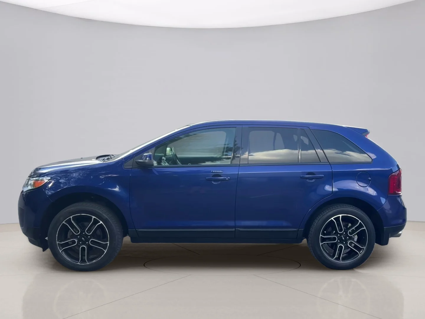 Used 2013 Blue Ford SEL FWD image 2