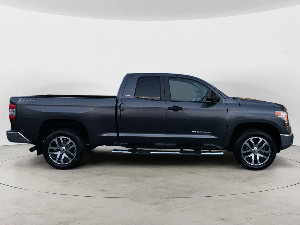 Used 2017 Gray Toyota SR5 image 7