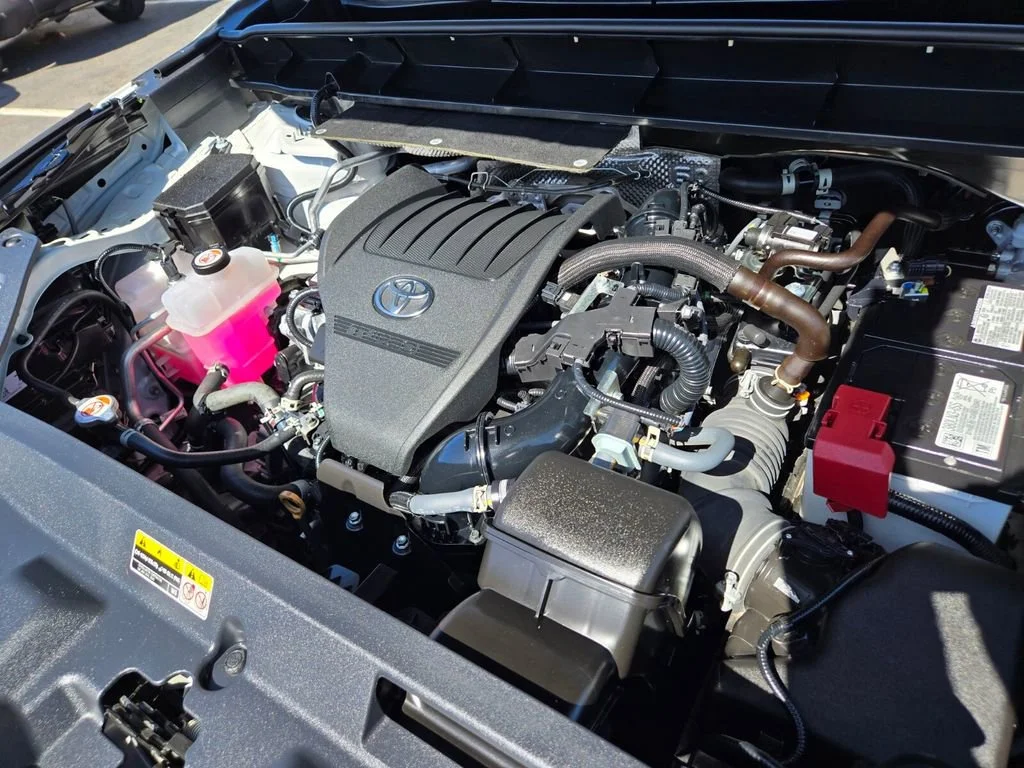 Used 2024 Wind Chill Pearl Toyota LE image 17