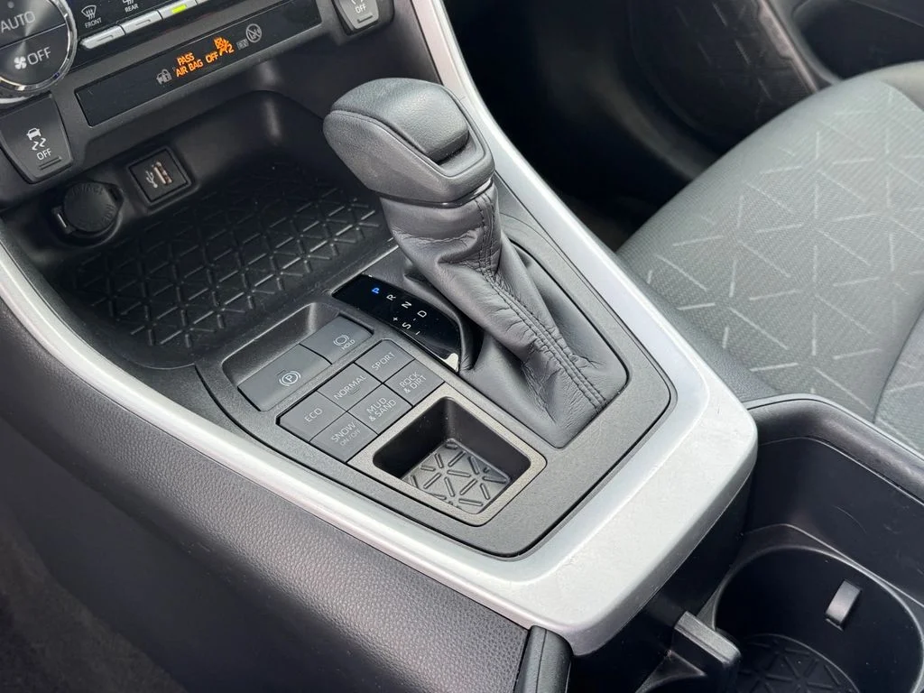 Used 2025 Silver Toyota XLE image 25