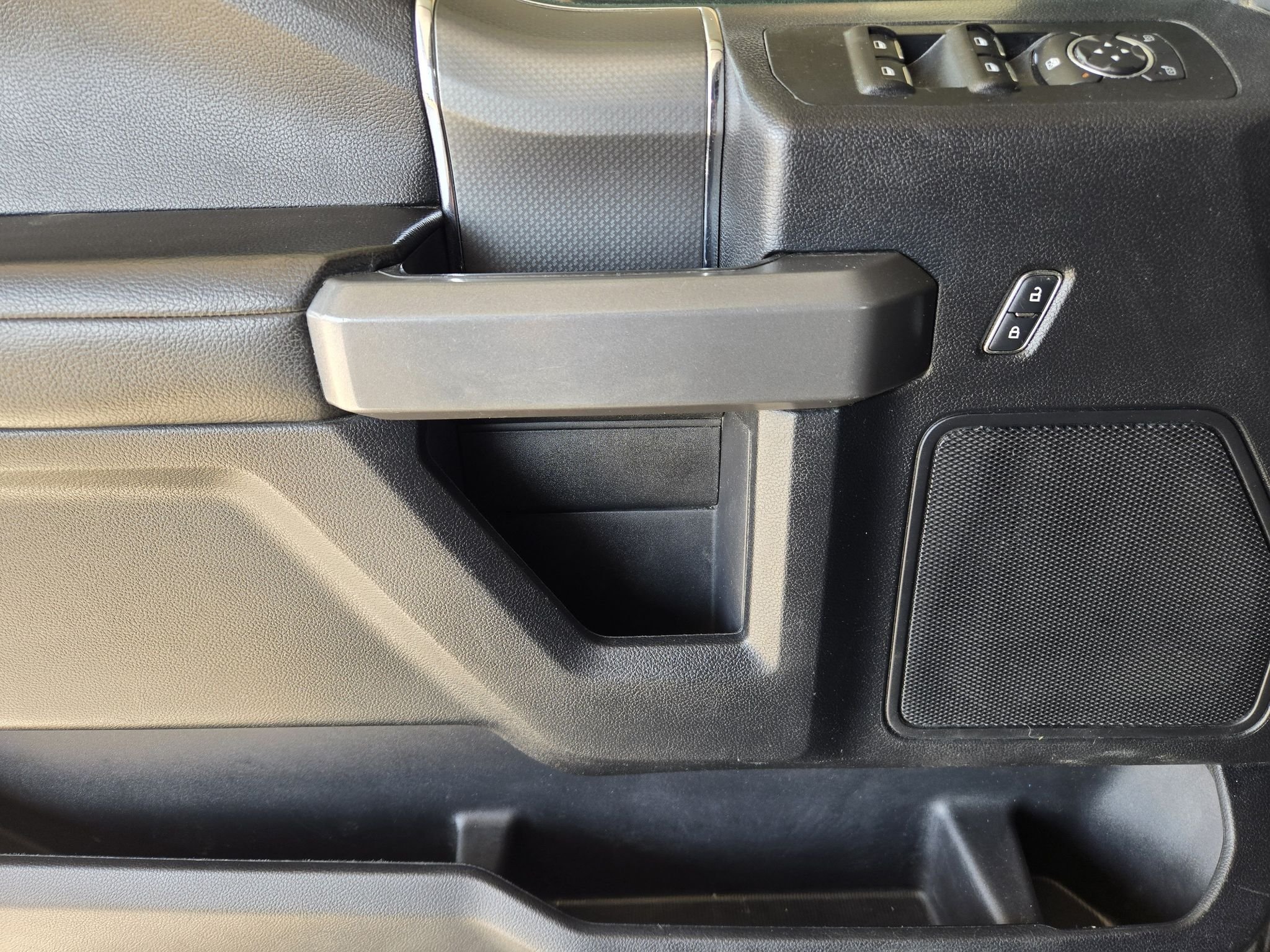 Used 2017 Shadow Black Ford XLT image 21