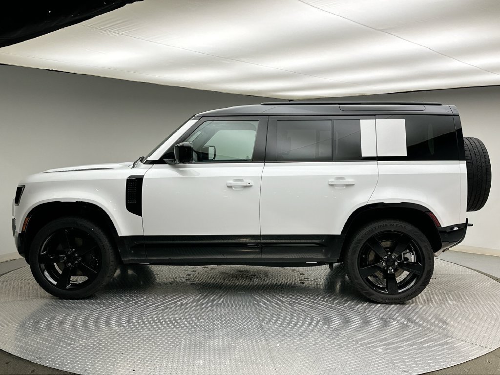 New 2026 Fuji White Land Rover X-Dynamic SE image 2
