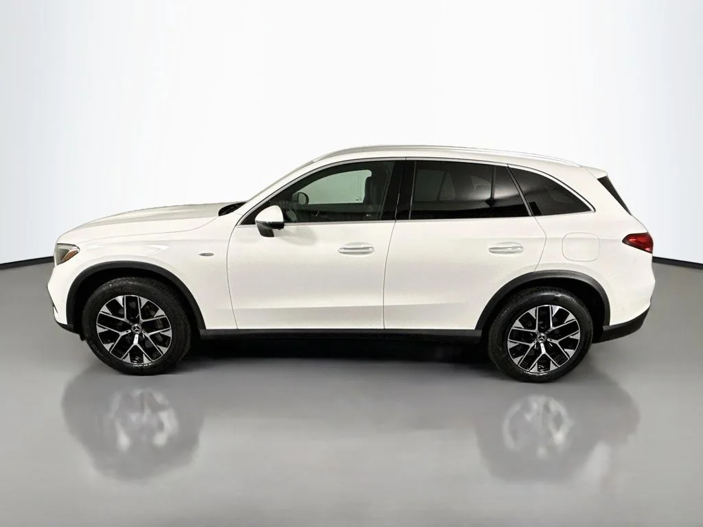 Used 2025 White Mercedes-Benz GLC 350e image 4