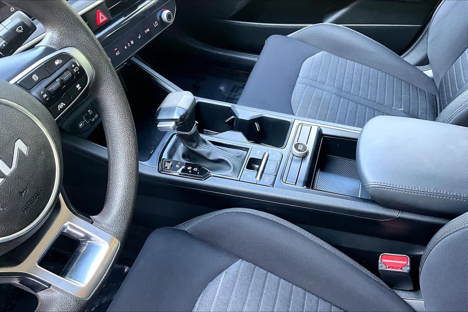 Used 2025 Snow White Pearl Kia LXS image 16