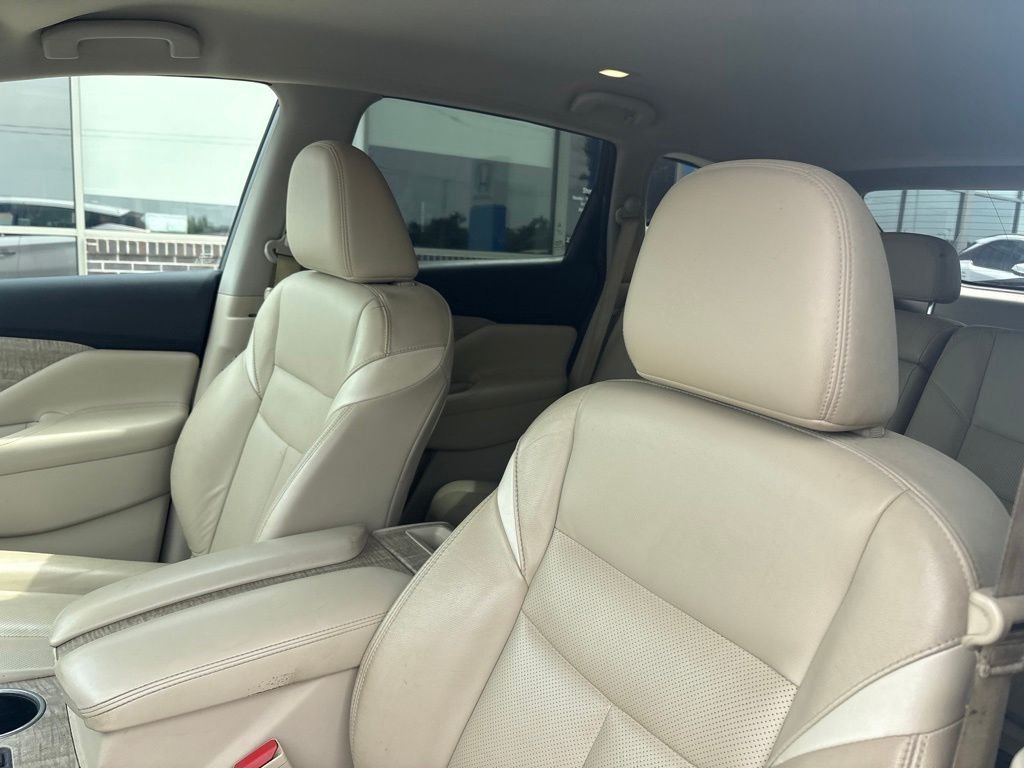 Used 2019 Pearl White Tricoat Nissan SL image 12