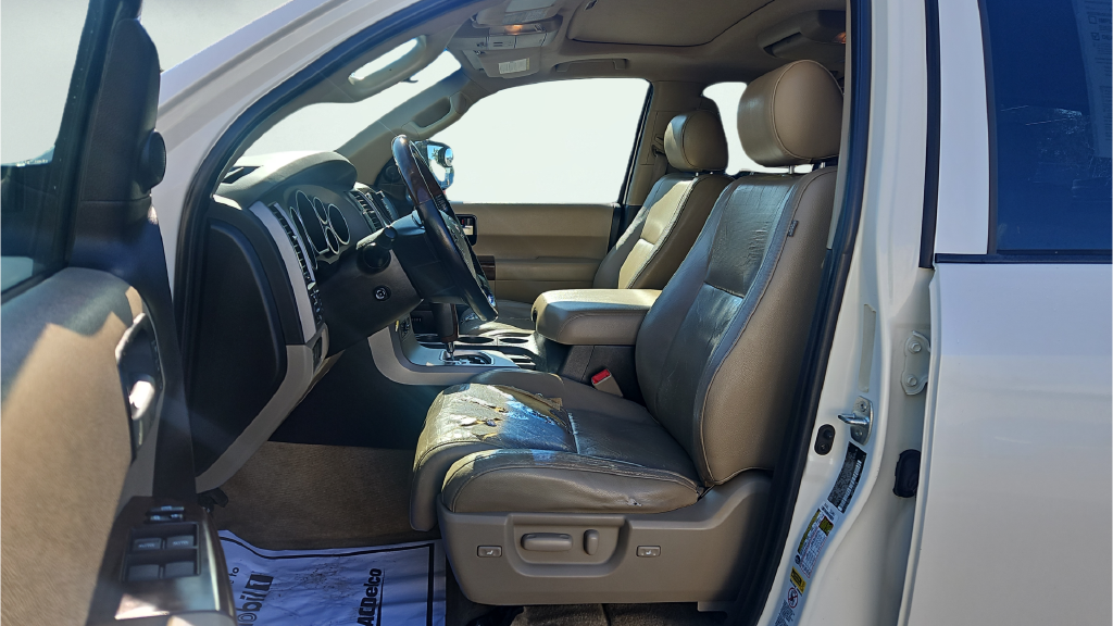 Used 2010 Super White Toyota Platinum image 17