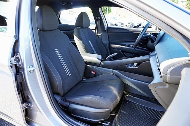 Used 2025 Gray Hyundai SEL Sport image 11