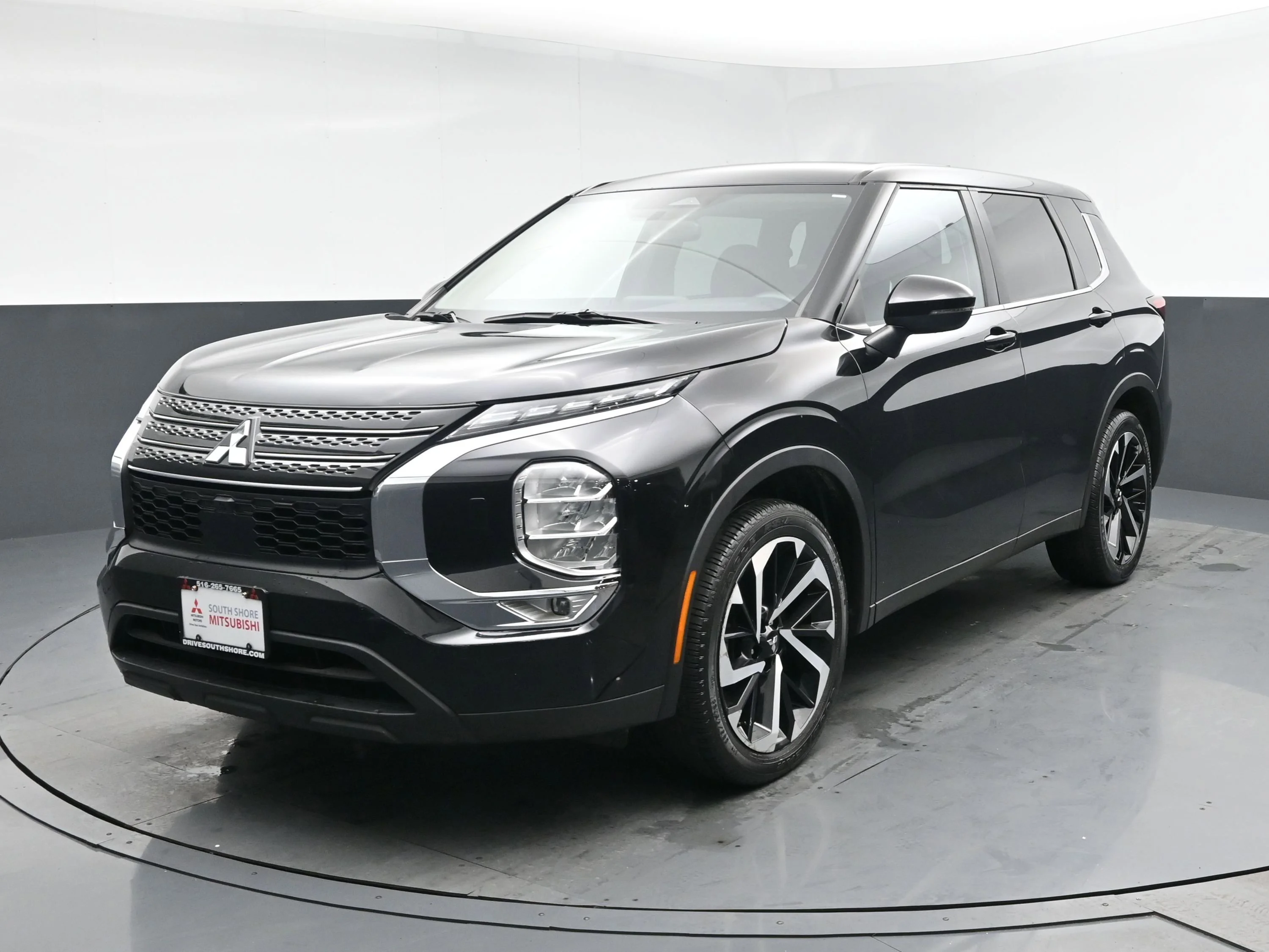 2022 Mitsubishi Outlander ES S-AWC's photo