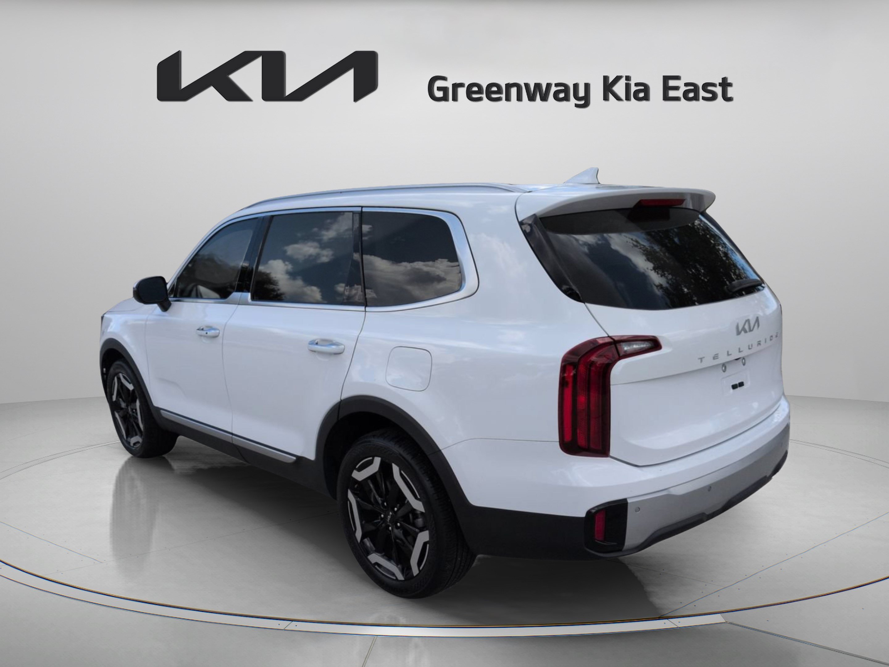 Certified Used 2024 Glacial White Pearl Kia S image 8