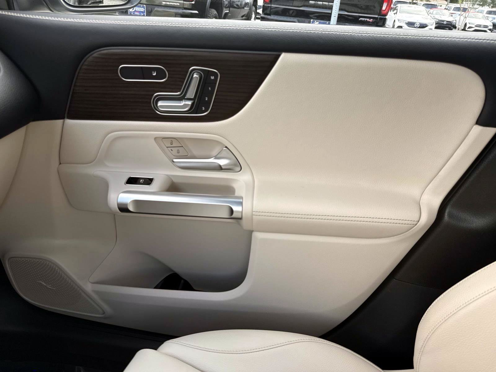 Used 2025 Silver Metallic Mercedes-Benz 250 image 24