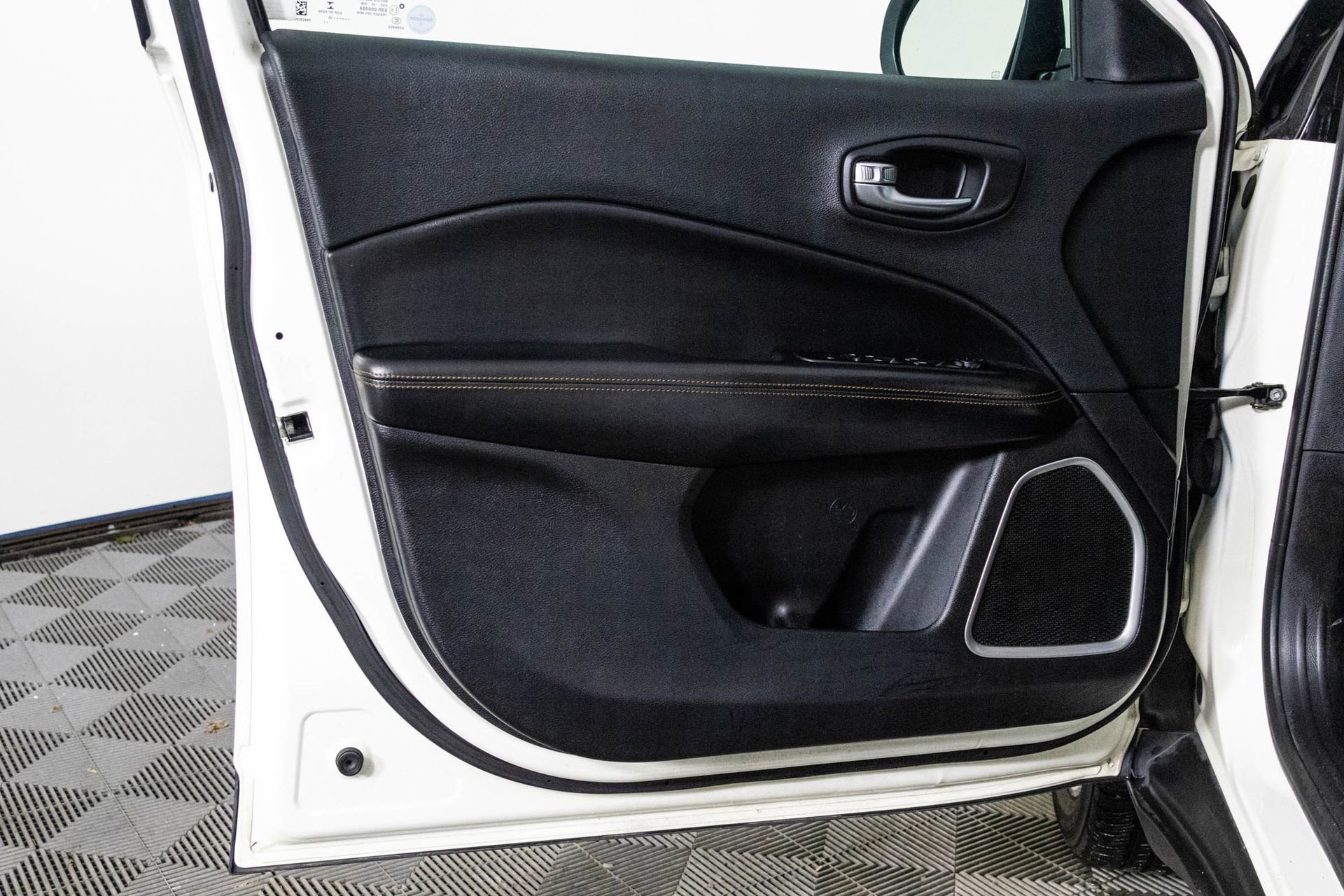 2020 JEEP COMPASS - Image 31