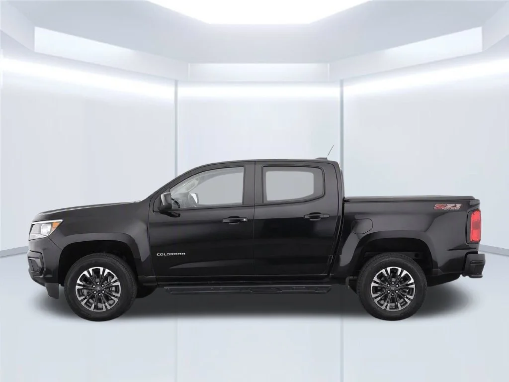 Used 2022 Black Chevrolet Z71 image 10