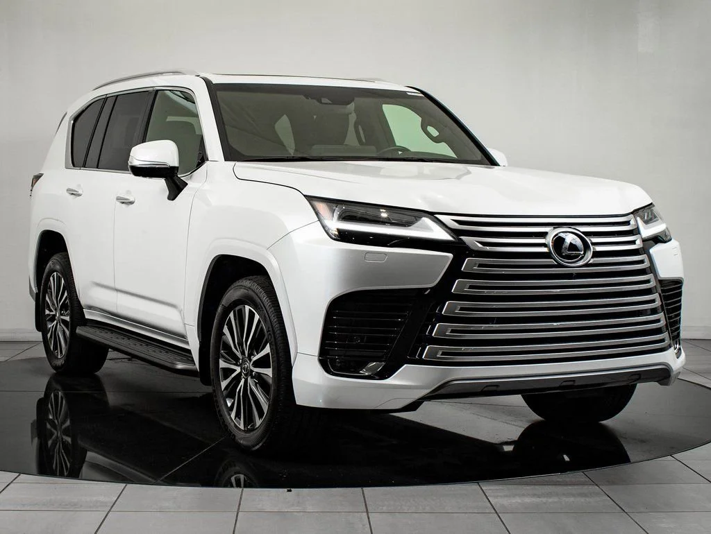 Used 2024 White Pearl Lexus 600 Premium image 12