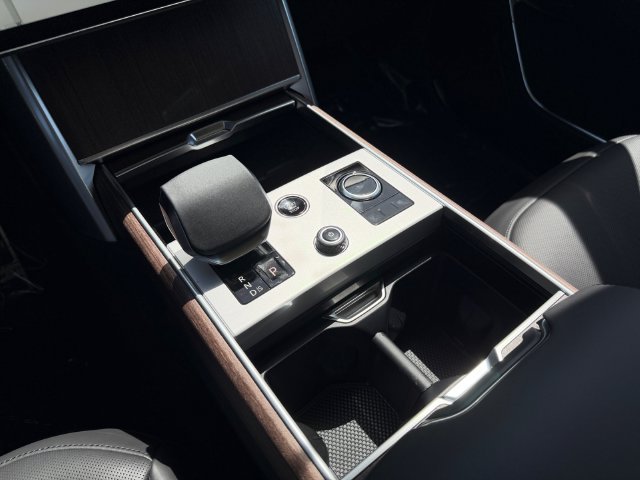 New 2027 Fuji White Land Rover SE image 24