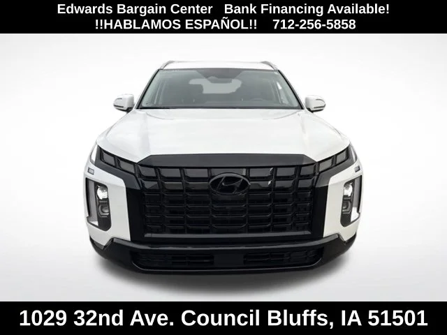 Used 2025 White Hyundai SEL image 2