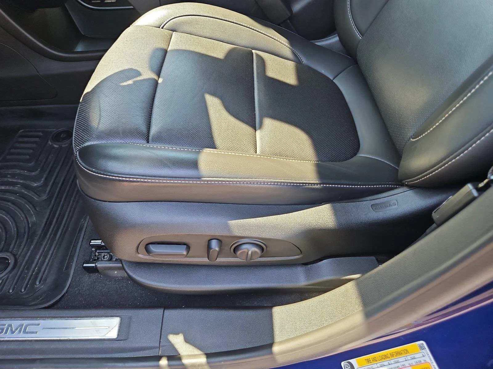 Used 2023 ULTRA BLUE METALLIC GMC SLT image 18