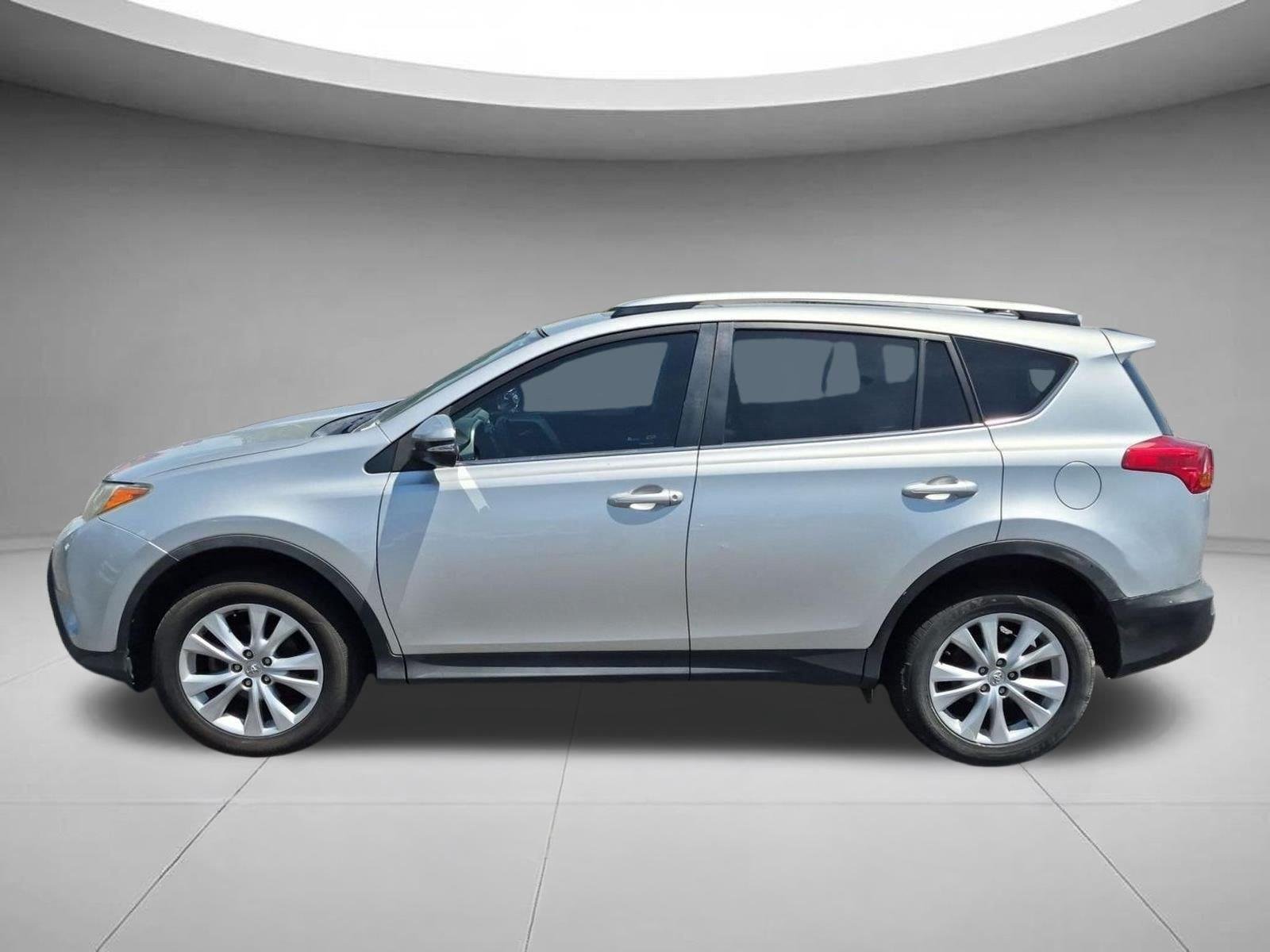Used 2015 Classic Silver Metallic Toyota Limited image 2