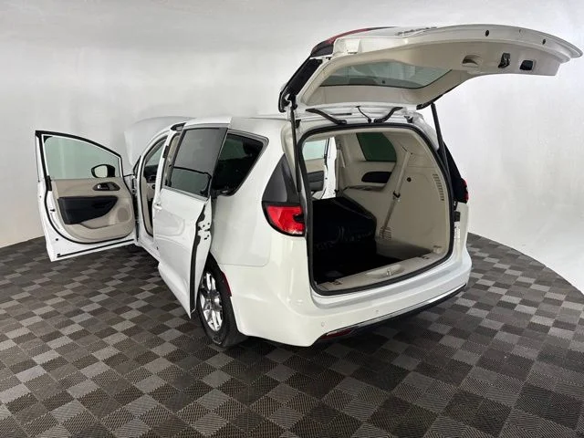 Used 2024 White Chrysler Touring L image 20