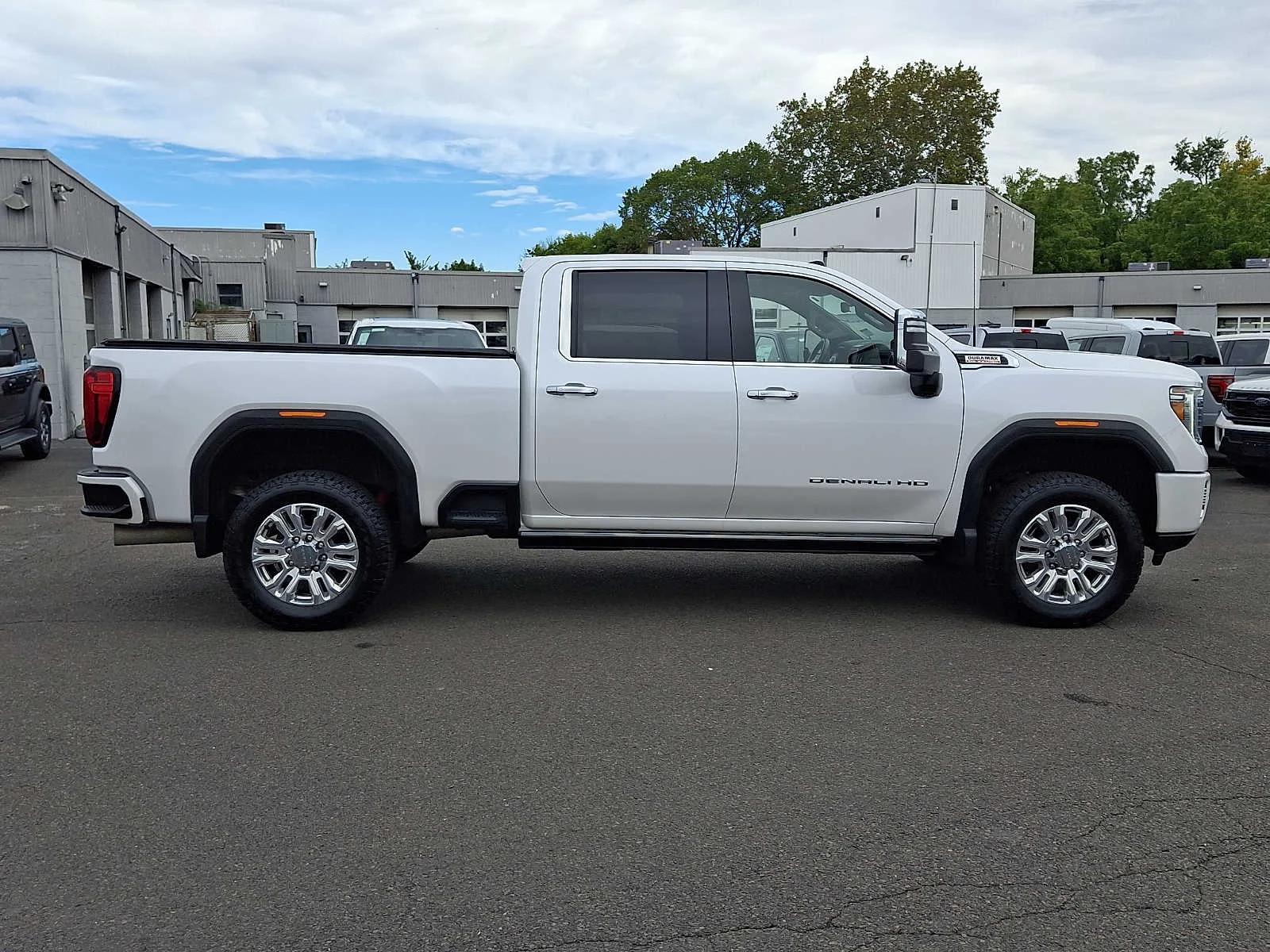 Used 2021 Summit White GMC Denali image 7