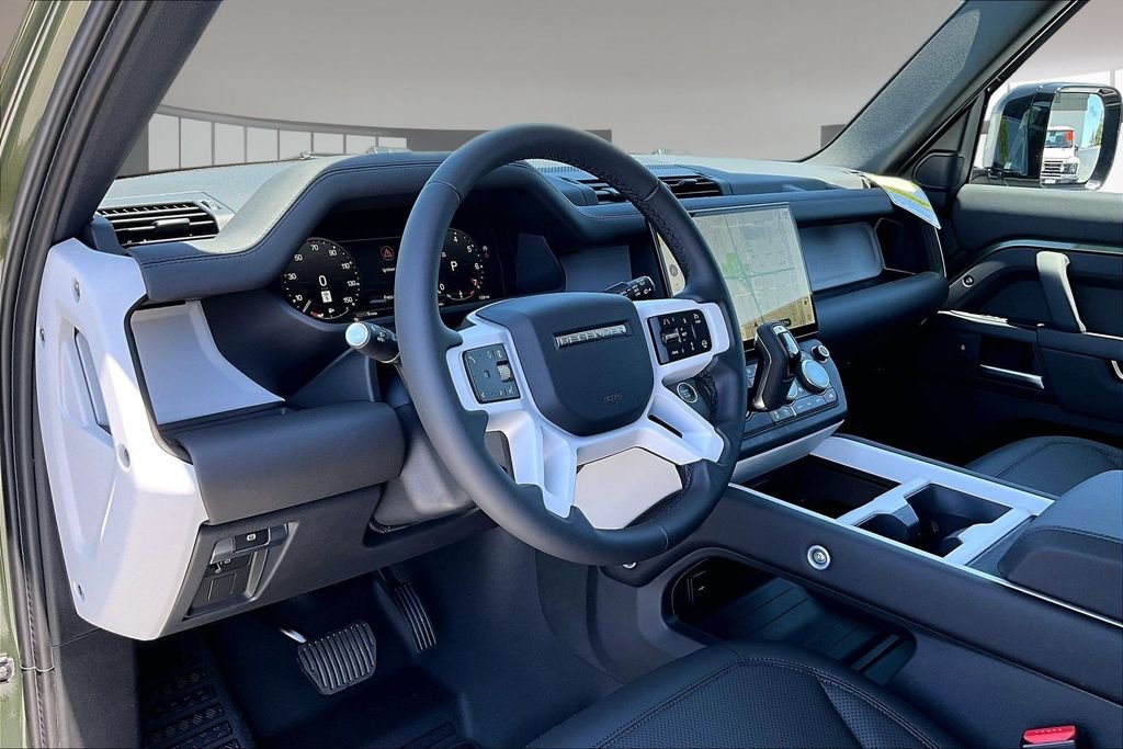 New 2026 WOOLSTONE GREEN Land Rover S image 7