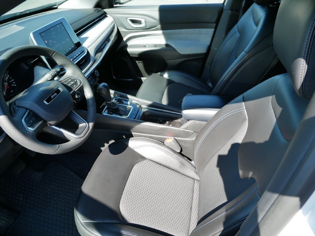 Certified Used 2025 Bright White Clearcoat Jeep Latitude image 11
