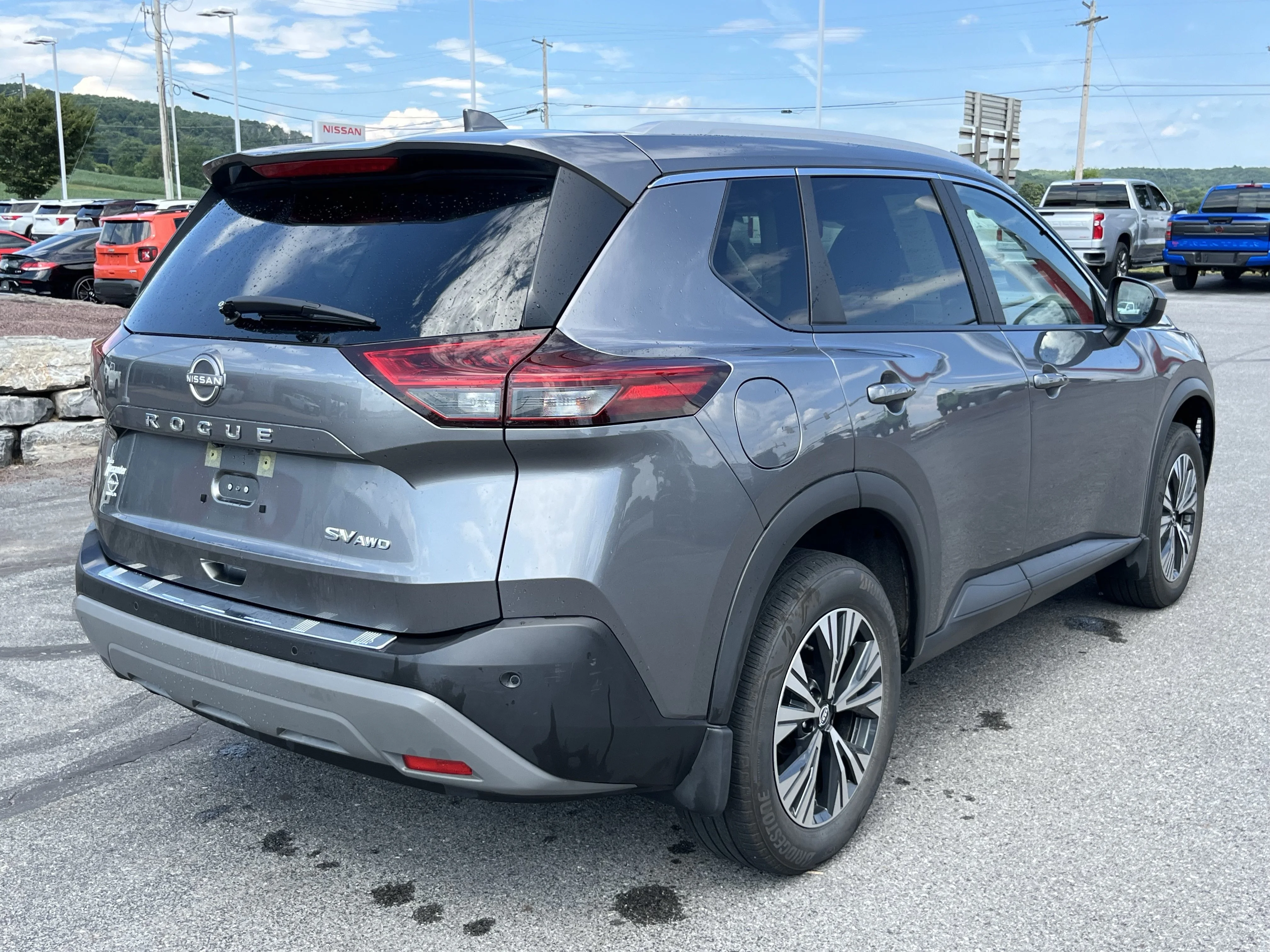 Used 2023 Gun Metallic Nissan SV image 5