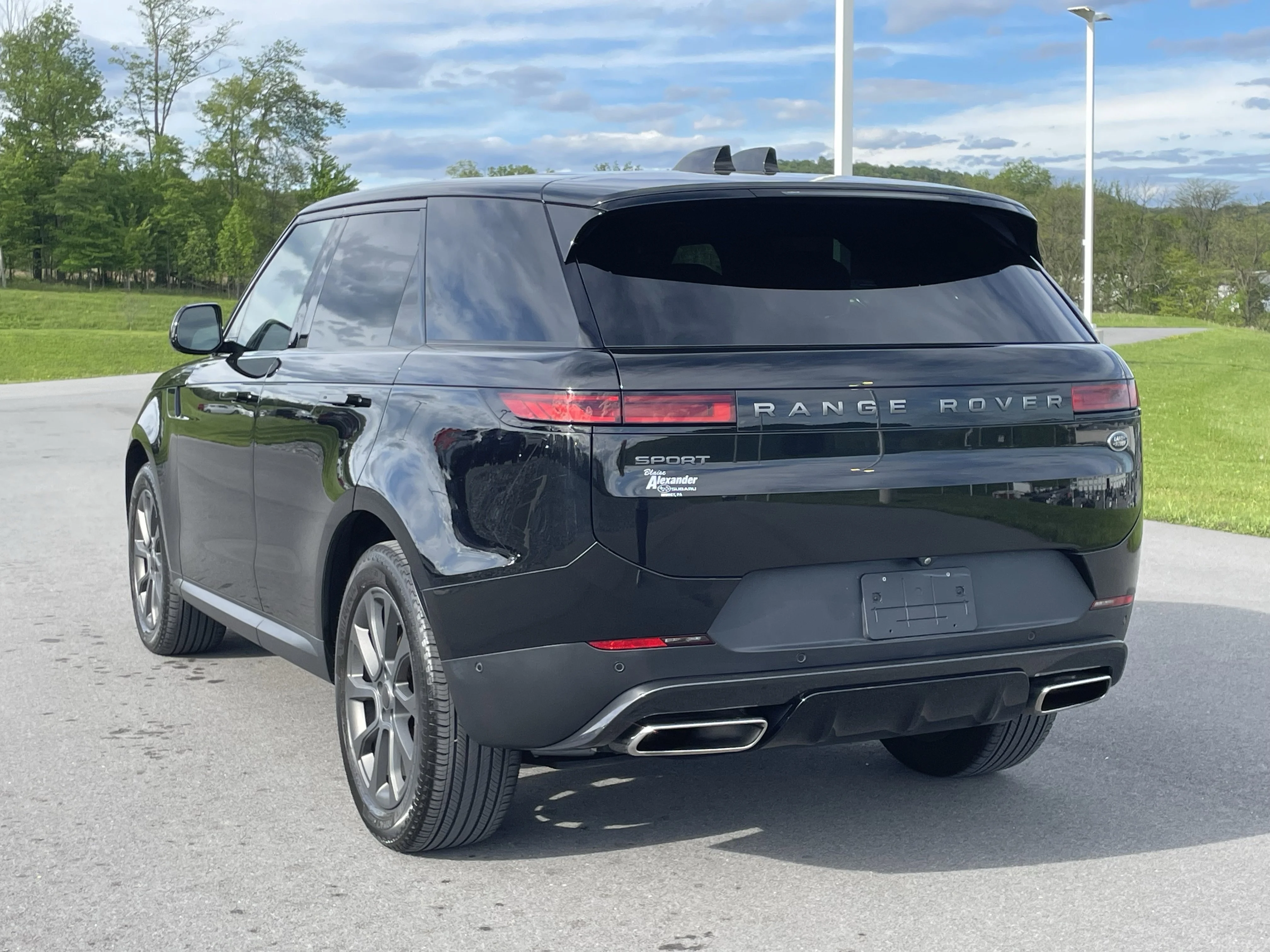 Used 2023 Santorini Black Metallic Land Rover SE image 6