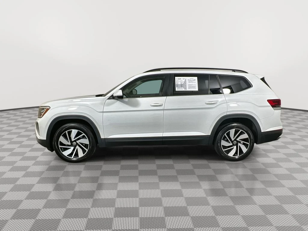 Used 2025 Gray Volkswagen 2.0T SE w/Technology image 5