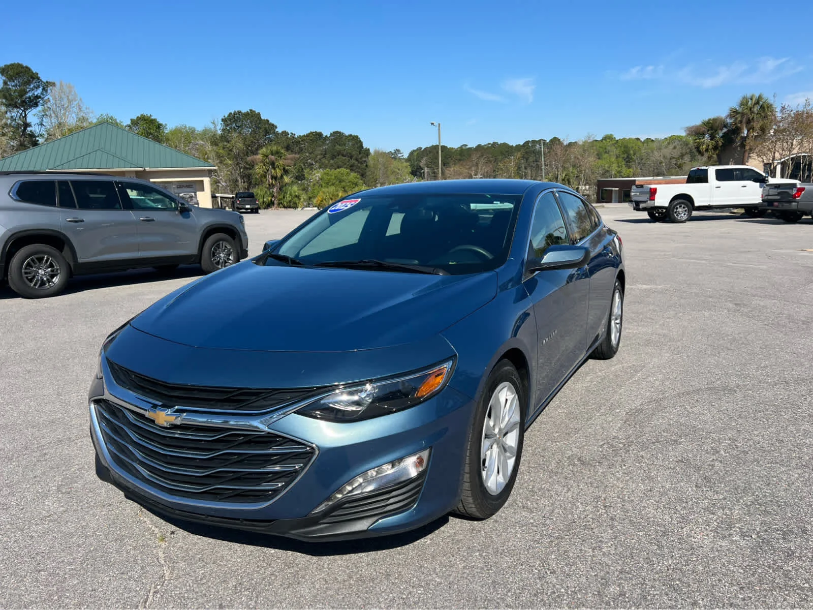 Used 2025 Lakeshore Blue Metallic Chevrolet 1LT image 1