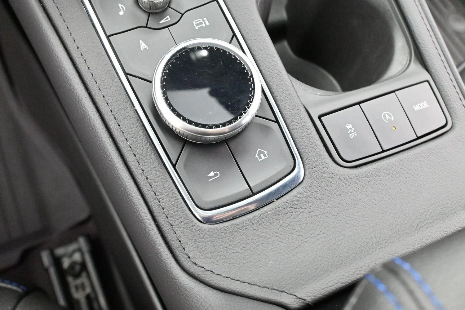 Used 2024 Argent Silver Metallic Cadillac Sport image 23
