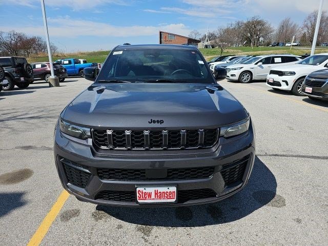 New 2026 Baltic Gray Metallic Clearcoat Jeep Laredo Altitude image 8