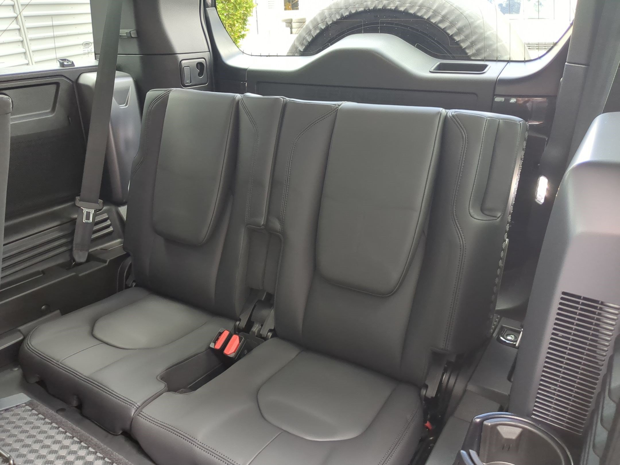 New 2026 Carpathian Grey Land Rover P400 X-Dynamic SE image 29