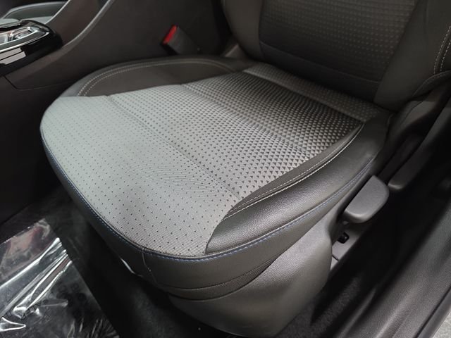 Used 2024 White Chevrolet LT image 27