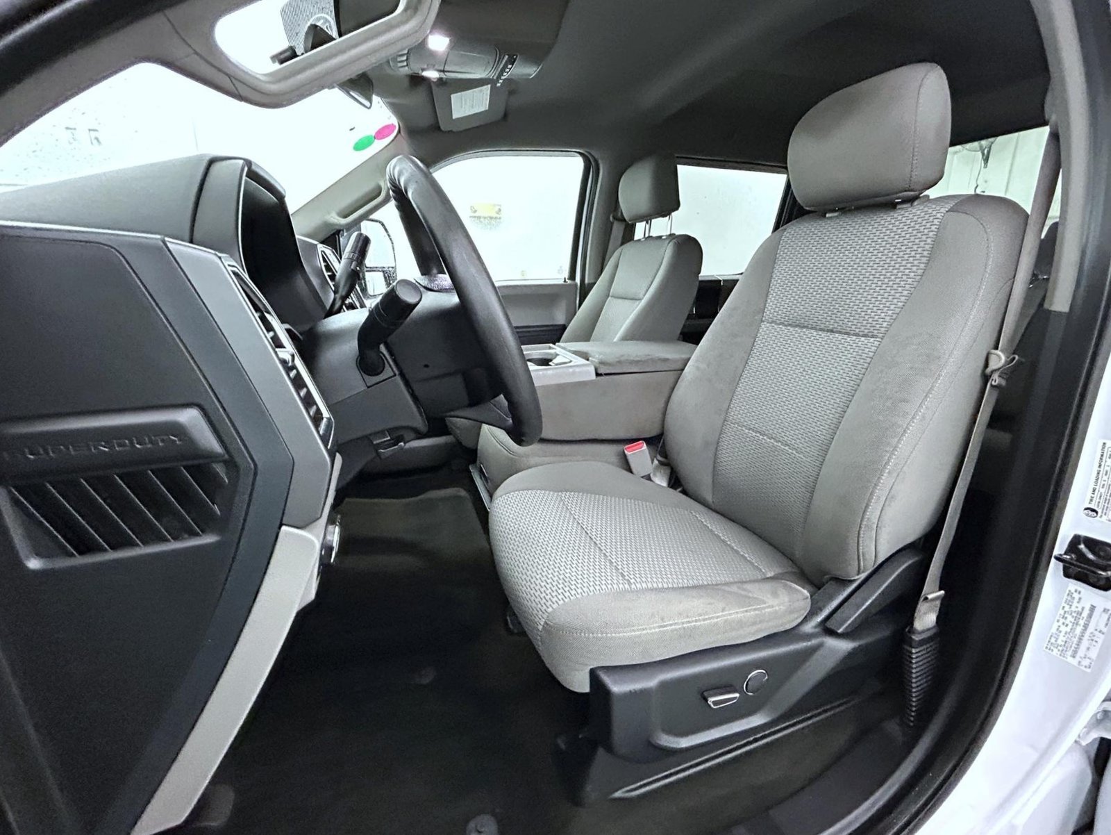 Used 2017 White Ford XLT image 10