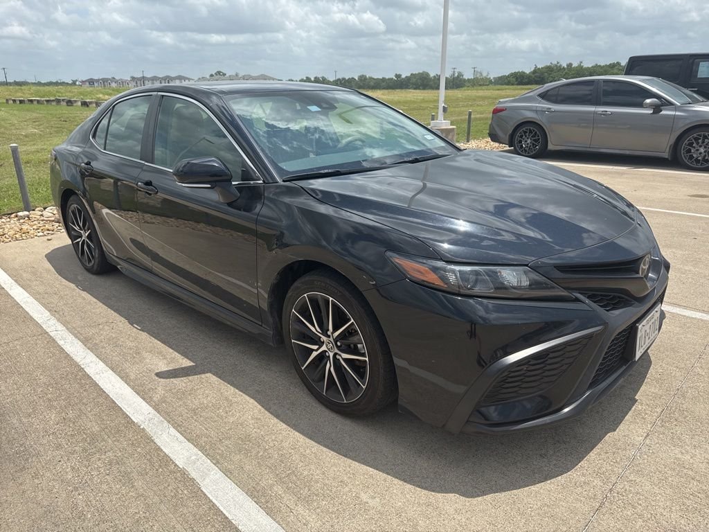 2024 Toyota Camry SE's photo
