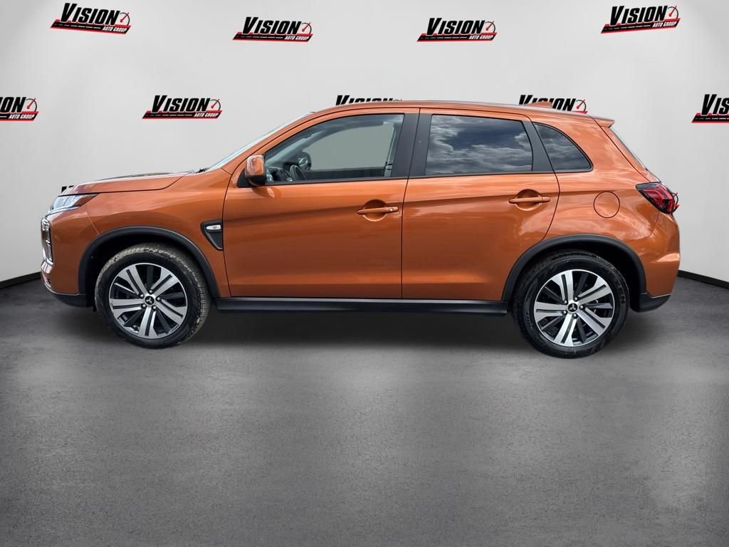 Used 2024  Mitsubishi 2.0 ES image 2