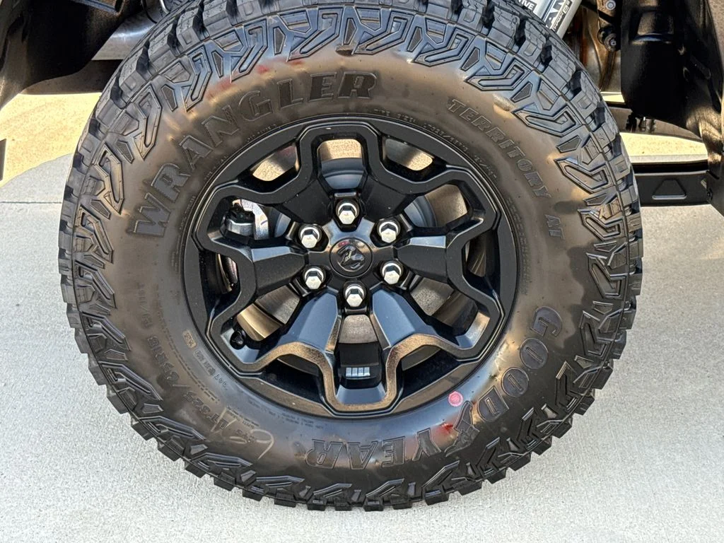 New 2026 Diamond Black Crystal Pearl-Coat Exterior Paint RAM RHO image 10
