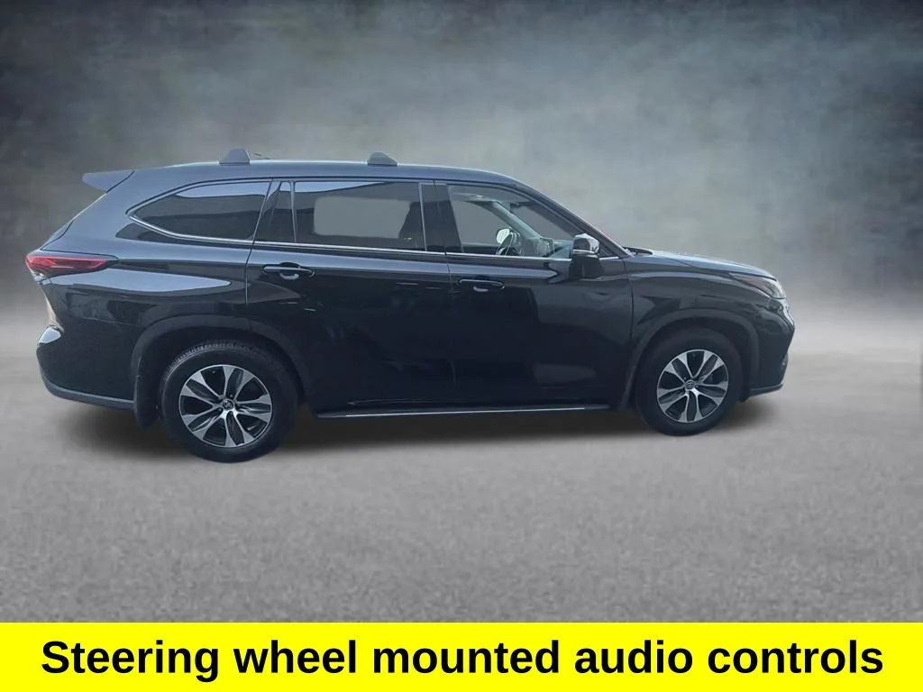 Used 2022 Black Toyota XLE image 7