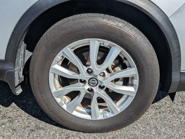 Used 2021 Brilliant Silver Metallic Nissan SV image 9
