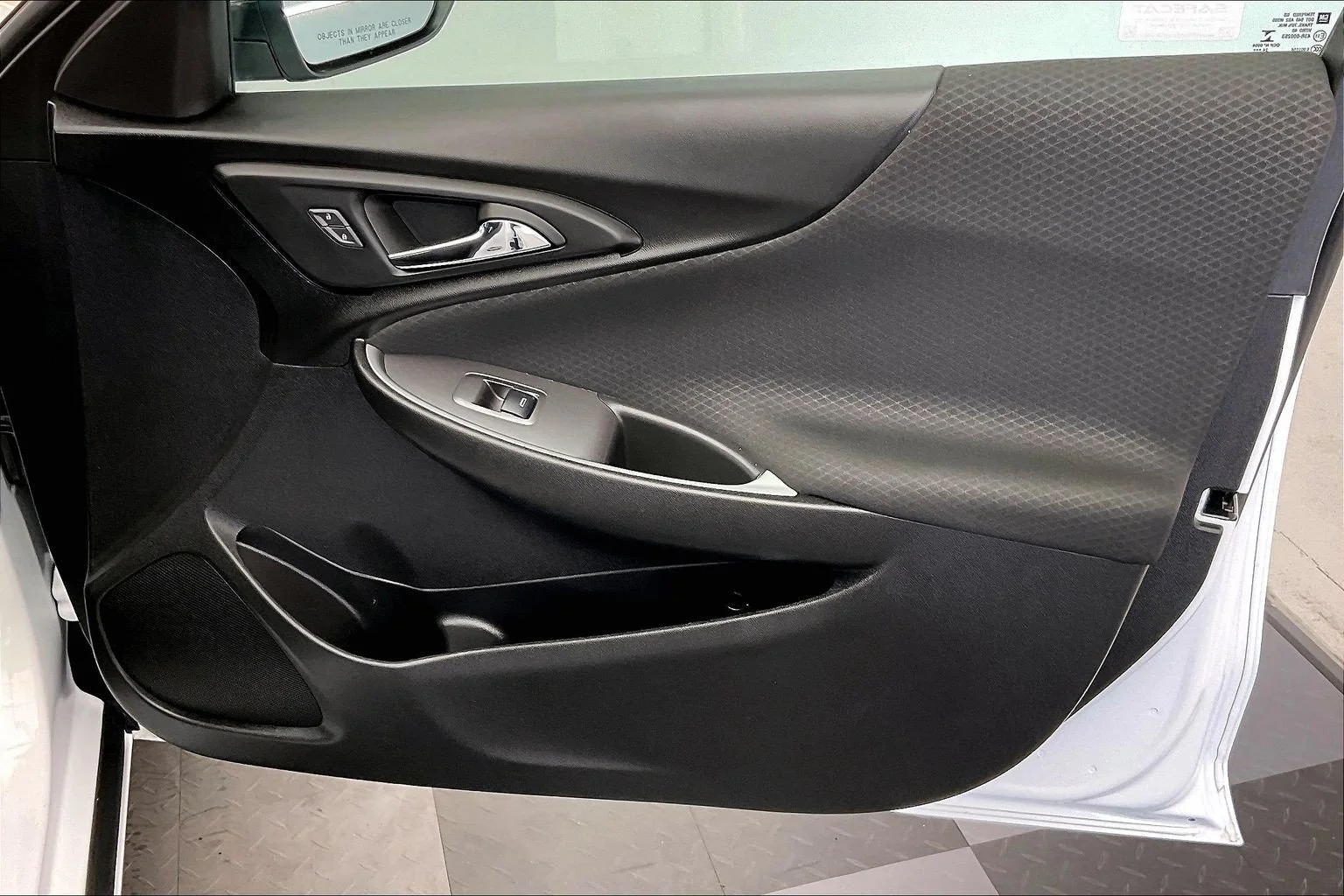 Used 2025 Summit White Chevrolet LT image 27