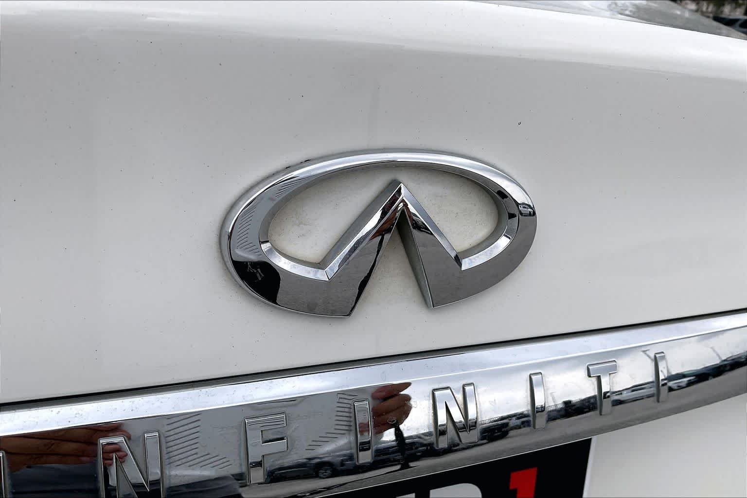 Used 2019 Pure White INFINITI 3.0t LUXE image 31