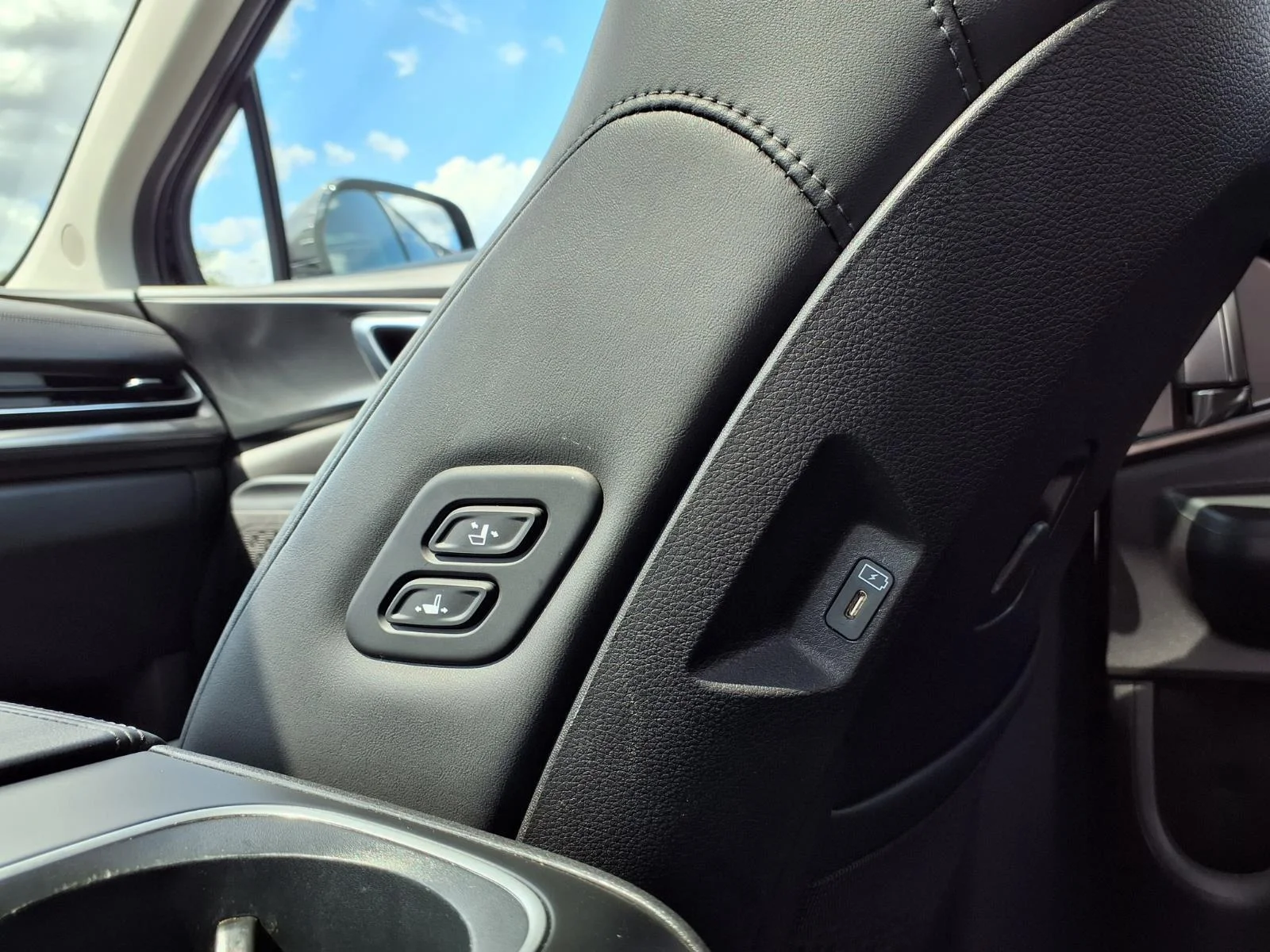 Used 2025 Aurora Black Pearl Kia SX image 28