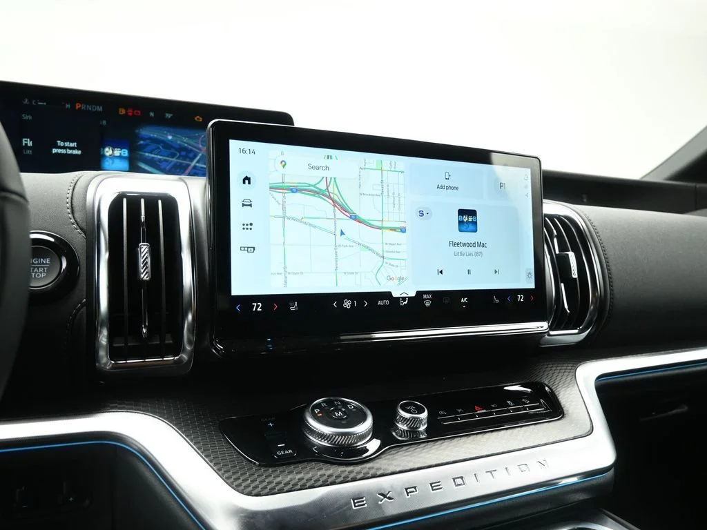 New 2025 Oxford White Ford Platinum image 14