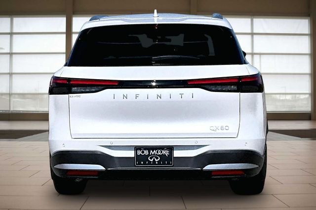 New 2027 RADIANT WHITE INFINITI LUXE image 4