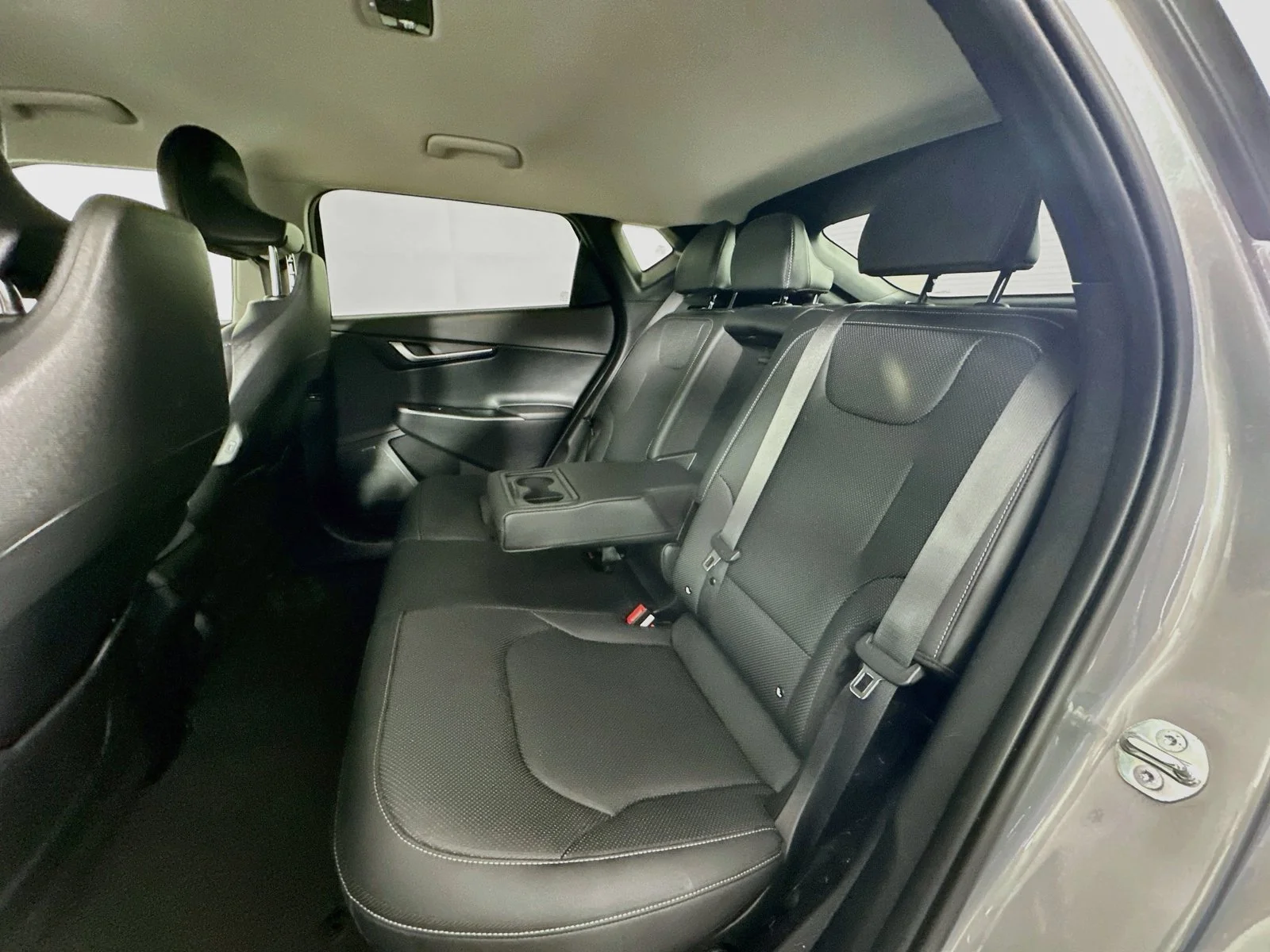 Used 2024 Steel Gray Kia Wind image 26