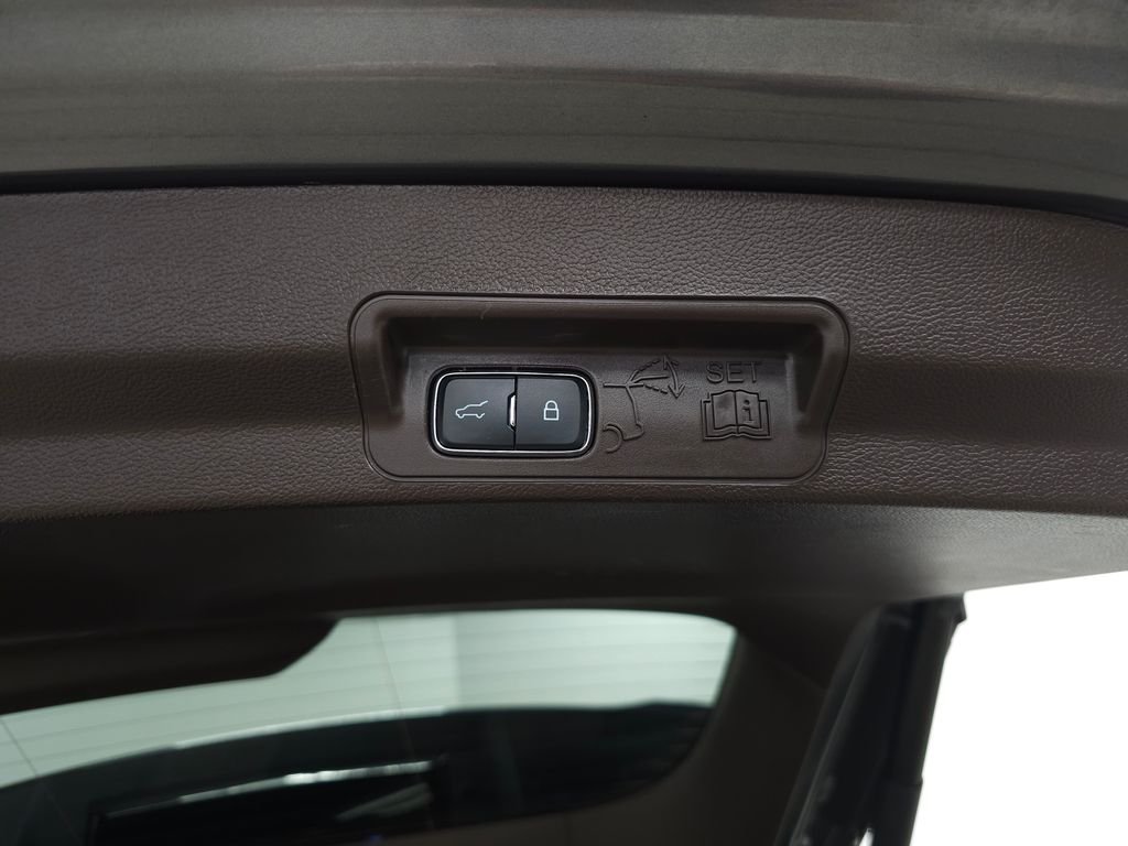 Used 2023 Gray Metallic Ford King Ranch image 10