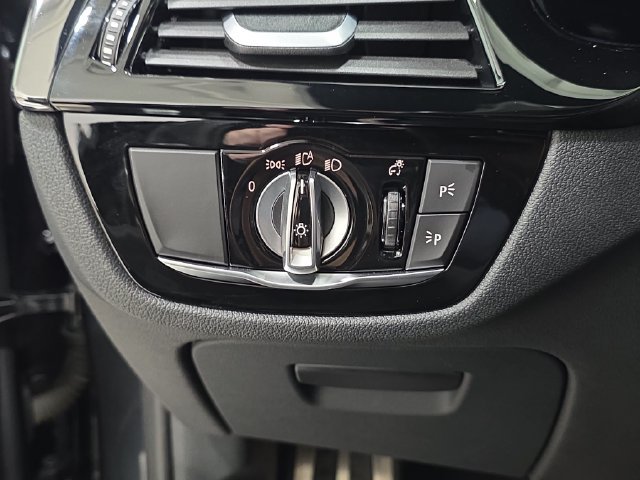Used 2020 Singapore Gray Metallic BMW Competition image 25