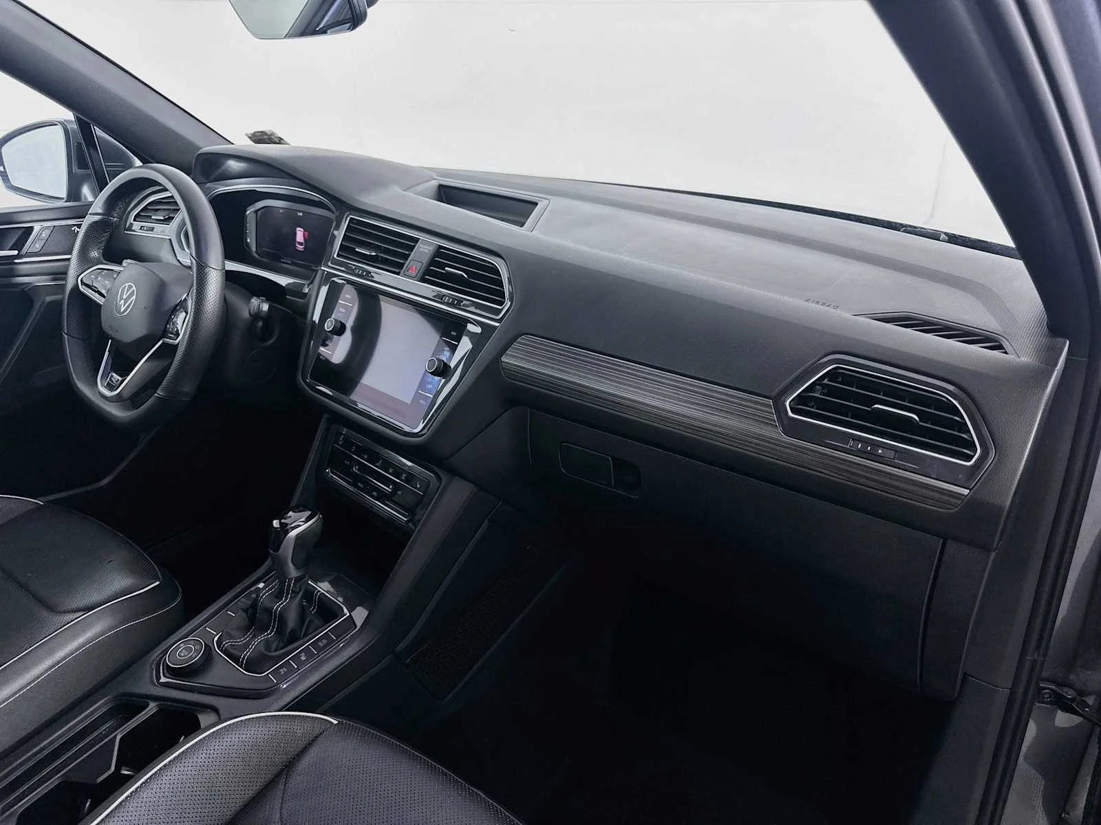 Used 2022 Platinum Gray Metallic Volkswagen SEL R-Line image 29