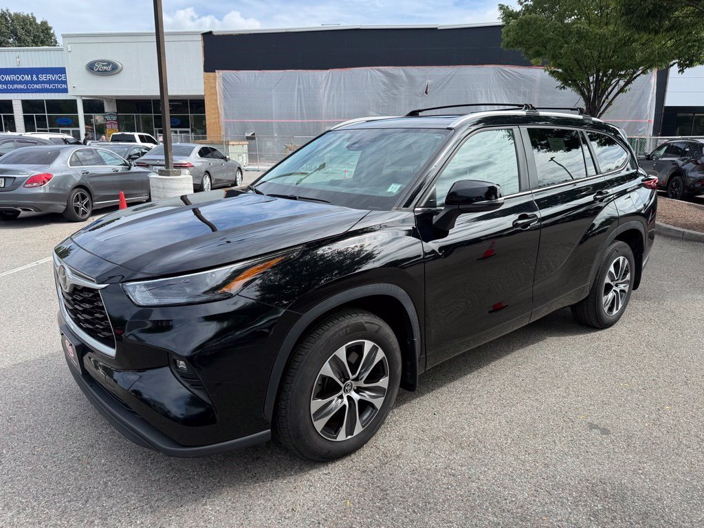 Used 2023 Black Toyota XLE image 4